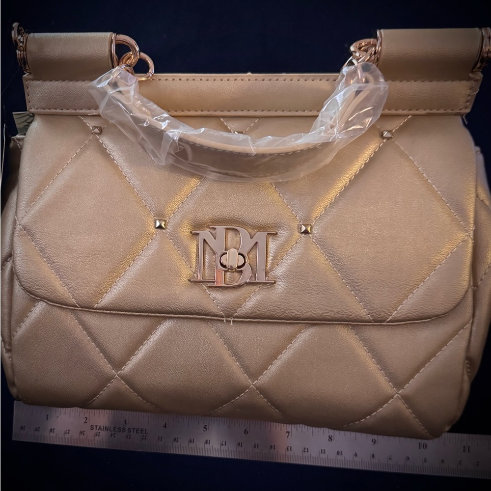 Gorgeous Badgley Mischka Gold Quilted Clutch! Brand New with tags! ❤️